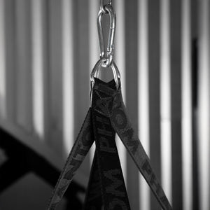 Mit seiner speziellen Form unterstützt der gefüllte Uppercut Boxsack von Phantom Athletics das gezielte Training im Standkampf. Ein Muss für ambitionierte Kampfsportler im Boxen, K1 oder MMA.