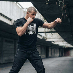 Sportliches Kampfsport-T-Shirt von Phantom Athletics in Schwarz mit athletischem Schnitt, perfekt für Boxtraining, Muay Thai und Fitness-Workouts.