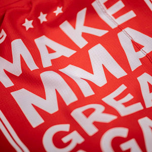 Leichte und robuste Phantom Fusion-R Fightshorts mit „Make MMA Great Again“-Aufdruck. Ideal für Mixed Martial Arts und andere Kampfsportarten dank ihrer Beweglichkeit und Langlebigkeit.