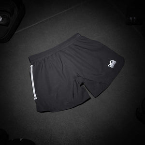 Diese robusten Fightshorts überzeugen durch leichtes Material und einen sicheren Sitz bei jedem Takedown oder Highkick. Perfekt für ambitionierte Kampfsportler im Training und Sparring.