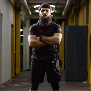 Hochwertiges Phantom Athletics T-Shirt EVO Tiger Unit mit markantem Tiger‑Design, ideal für intensives MMA‑, Grappling‑ und Jiu‑Jitsu‑Training im Gym aus atmungsaktivem, schnelltrocknendem Material für maximalen Komfort. Die enganliegende Passform unterstützt Bewegungsfreiheit bei Technik‑ und Sparring‑Einheiten und schützt die Haut vor Reibung auf der Matte. Ein Premium‑Rashguard für ambitionierte Kampfsportler.