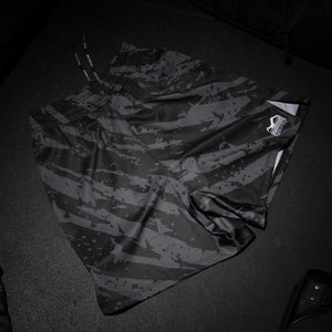 Fightshorts EVO Tiger Camo in Grau vereinen stylisches Design mit funktionalem Schnitt – perfekt für MMA, Kickboxen und intensives Grappling-Training. Das Tiger-Camo-Muster sorgt für einen markanten Look im Gym oder im Cage.