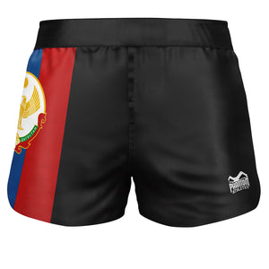 Die Phantom Athletics Fightshorts Fusion-R Team Dagestan bieten maximale Bewegungsfreiheit für intensives MMA, Grappling und Muay Thai Training. Das ultraleichte, reißfeste Ripstop-Material und die Seitenschlitze ermöglichen dynamische Kicks, Takedowns und volle Performance im Kampfsport.