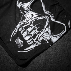 Diese Phantom Fightshorts überzeugen mit reißfestem Material und einer Passform, die volle Bewegungsfreiheit bei Takedowns, Scrambles und Kicks ermöglicht. Der elastische Bund mit Klettverschluss sorgt für stabilen Sitz in jeder Kampfsituation.