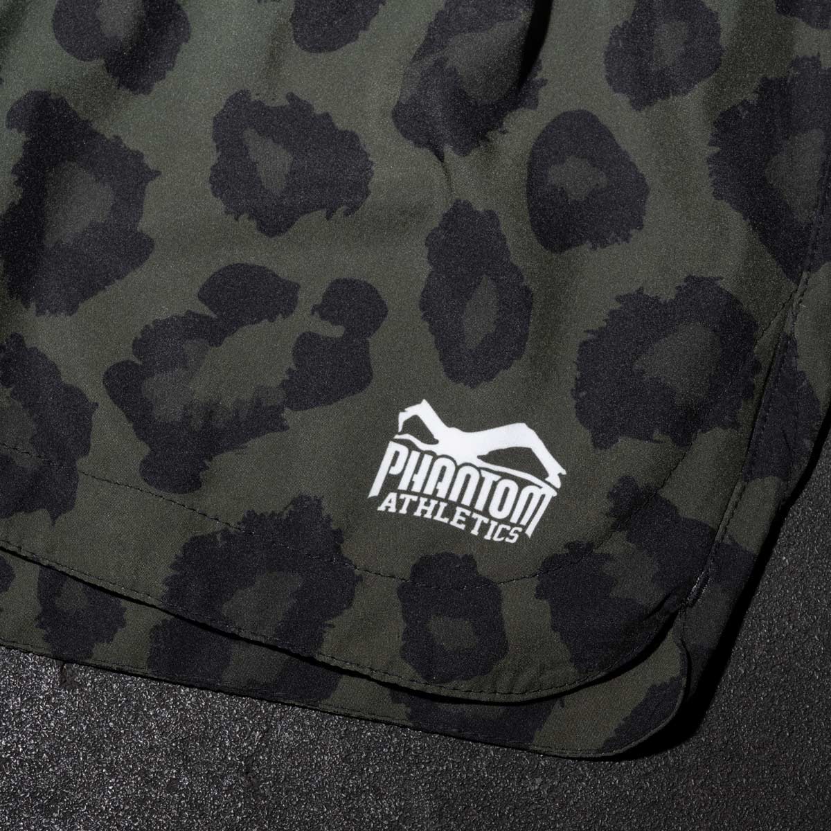 Fusion &quot;Jaguar Army&quot; Shorts – entwickelt für volle Performance im Kampfsport. Robust, schnelltrocknend und gemacht für Höchstleistungen im Training und Wettkampf.