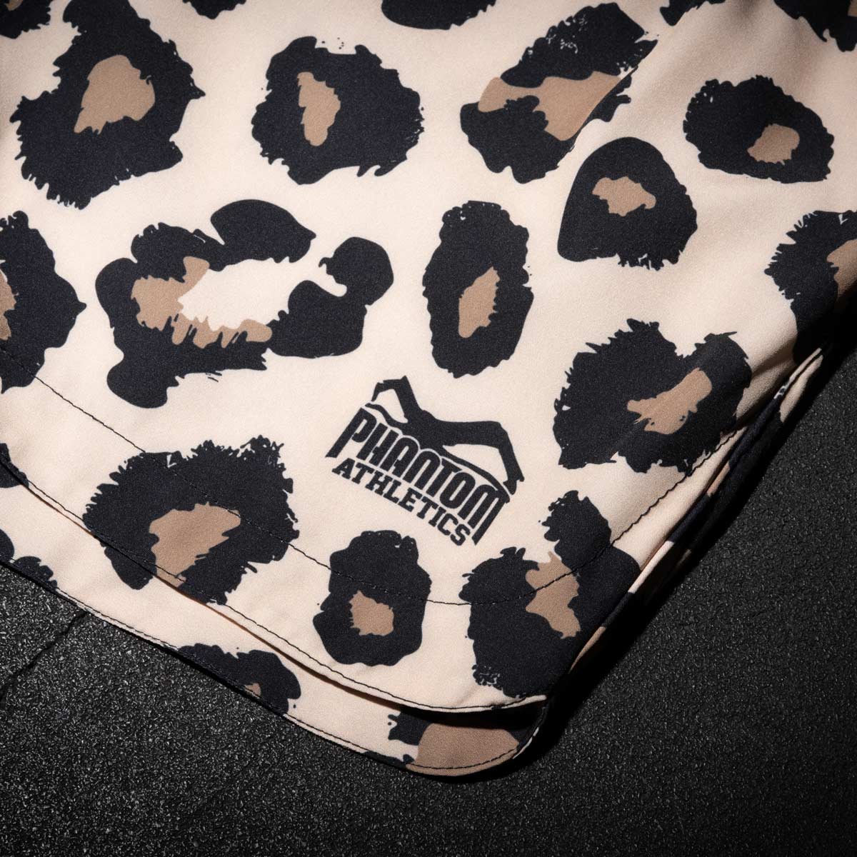 Phantom Athletics Fightshorts &quot;Jaguar&quot; – mit kraftvollem Raubkatzen-Design für maximale Präsenz im Training. Optimal für MMA, BJJ und andere intensive Kampfsportarten.
