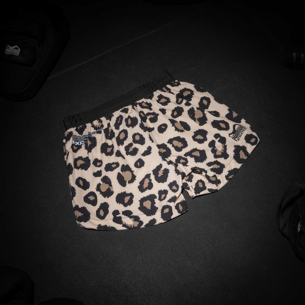 Fightshorts Fusion &quot;Jaguar&quot; von Phantom Athletics – inspiriert vom Tempo und der Kraft des Jaguars. Ideal für MMA, Grappling und Kickboxen auf höchstem Level.