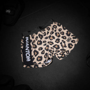 Diese Kampfsport-Shorts im dynamischen Jaguar-Design bieten dir volle Bewegungsfreiheit und sicheren Halt. Perfekt für schnelle, explosive Techniken im Fight.