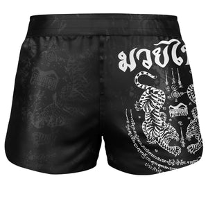 Die Fightshorts FUSION Muay Thai wurden speziell für Kampfsportarten wie Muay Thai, Thaiboxen und Kickboxen entwickelt. Mit elastischem Bund und Kordelzug bieten sie stabilen Halt und Bewegungsfreiheit für intensives Training und Wettkampf.