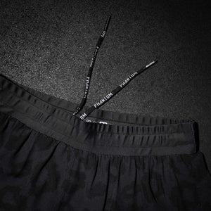 Phantom Athletics Fightshorts mit markantem Panther-Look – entwickelt für höchste Belastung beim MMA und funktionellen Training. Kombination aus Stil und Performance für echte Kampfsportler.