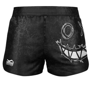 Hochwertige Fightshorts von Phantom Athletics, perfekt für MMA, Grappling und Kickboxen. Das robuste Material und die verstärkten Nähte garantieren maximale Strapazierfähigkeit, selbst bei intensiven Sparring-Sessions und Bodenkampf. Ideal für Kämpfer, die Wert auf Qualität und Performance legen.