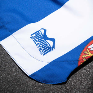 Die Fusion-R Fightshorts im Team Serbia Design von Phantom Athletics vereinen Tradition und Innovation. Mit flexiblen Seitenschlitzen und sicherem Sitz sind sie perfekt für anspruchsvolle Trainingseinheiten im MMA-, Grappling- und Kickbox-Bereich.