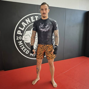 Phantom Athletics Fightshorts Fusion Tiger – ultraleichtes Material (92 % Polyester, 8 % Spandex) mit Tiger‑Design, elastischem Hüftbund und Kordelzug, ideal für MMA, Grappling und Kickboxen.