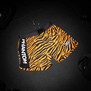 Diese hochwertigen Kampfsport-Shorts bieten dir optimale Unterstützung bei schnellen Kicks, Clinch-Techniken und Bodenkampf. Das Tiger-Design unterstreicht deine Stärke im Gym oder Wettkampf.