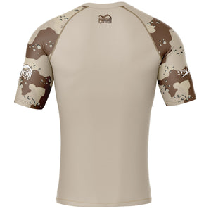 Dieses Rashguard Warfare Desert Camo ist ideal für Kampfsportarten wie Nogi, MMA und Ringen und bietet durch seine kompressive Passform Unterstützung für die Muskulatur. Die enge Passform sorgt für Stabilität und Beweglichkeit und fördert die Durchblutung während langer Trainingseinheiten. Perfekt für intensives Sparring und Grappling.
