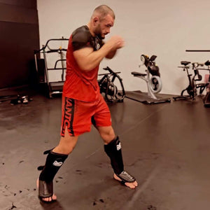 Phantom Athletics Training Shirt Evo Apex für Kampfsportarten wie MMA, Boxen und Muay Thai. Das atmungsaktive Material und der flexible Schnitt bieten Komfort und Bewegungsfreiheit.