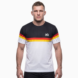 Das Phantom Athletics Training Shirt EVO Germany EC White kombiniert funktionelle Performance mit sportlichem Kampfsport-Design für ambitionierte Athleten. Das atmungsaktive Material eignet sich ideal für MMA, Boxen, Kickboxen und Muay Thai und sorgt auch bei intensiven Trainingseinheiten für hohen Tragekomfort.