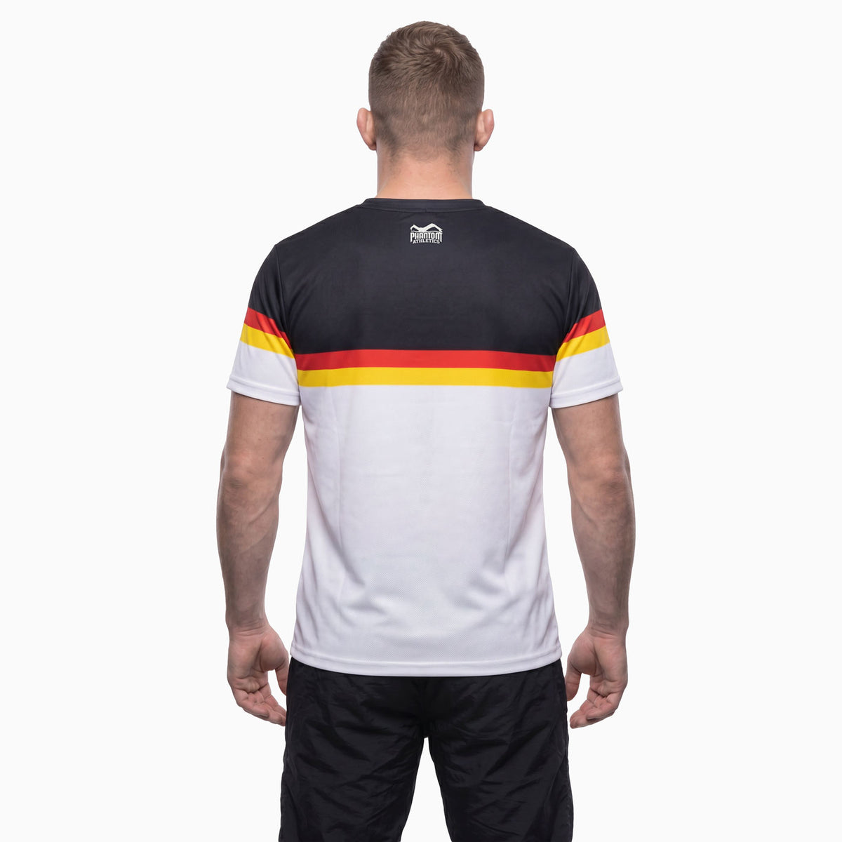 Dieses hochwertige Trainingsshirt von Phantom Athletics wurde für maximale Bewegungsfreiheit und Performance im Kampfsport entwickelt. Der leichte Stoff unterstützt dich bei Sparring, Grappling, Fitness-Workouts und anspruchsvollen Trainingseinheiten im Gym.
