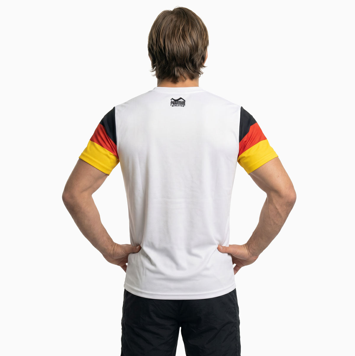 Dieses hochwertige Phantom Athletics Trainingsshirt wurde für maximale Bewegungsfreiheit und Komfort im Kampfsport entwickelt. Perfekt für Sparring, Grappling, Jiu-Jitsu und Fitness-Training dank leichtem, strapazierfähigem Performance-Material und athletischer Passform.