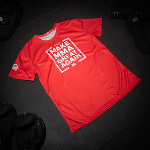 Das Phantom Athletics Trainingsshirt EVO – Make MMA Great Again kombiniert sportliche Funktion mit einer klaren Botschaft. Ideal für MMA-Training, Sparring oder Gym-Workouts – für alle, die im Kampfsport ein Statement setzen wollen.