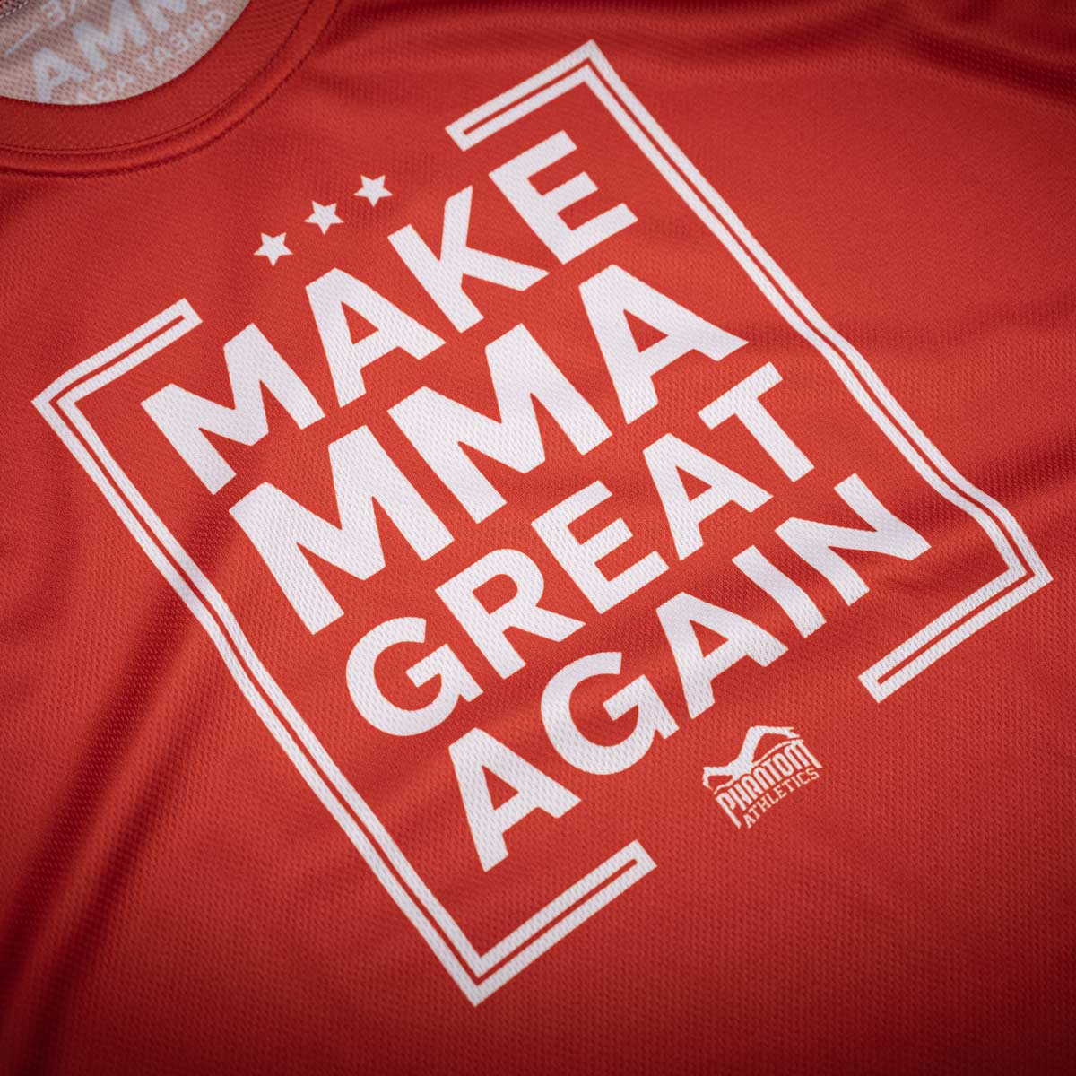 Das Phantom Athletics Trainingsshirt EVO überzeugt mit leichtem, schnelltrocknendem Material – perfekt für schweißtreibende MMA-Workouts und Kampfsporttraining. Mit dem auffälligen „Make MMA Great Again“-Print bringst du Charakter in jedes Gym.