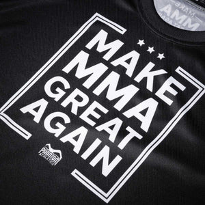 Das Phantom Athletics Trainingsshirt EVO – Make MMA Great Again in Schwarz kombiniert funktionelle Sportbekleidung mit einer klaren Botschaft. Ideal für MMA, No-Gi, Sparring und Gym-Workouts – dieses Shirt steht für Kampfgeist, Disziplin und Stil.