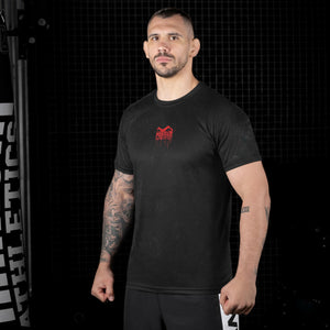 Phantom Athletics Training Shirt EVO+ Bloodshade – schnelltrocknend, atmungsaktiv und mit Markenqualität entwickelt für ambitionierte Kampfsport-Trainingseinheiten.