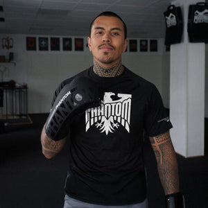 Das Phantom Athletics Training Shirt Evo Plus „Germany“ vereint moderne Technologie mit sportlicher Optik und sorgt für maximale Bewegungsfreiheit im MMA-, BJJ- oder Grappling-Training.