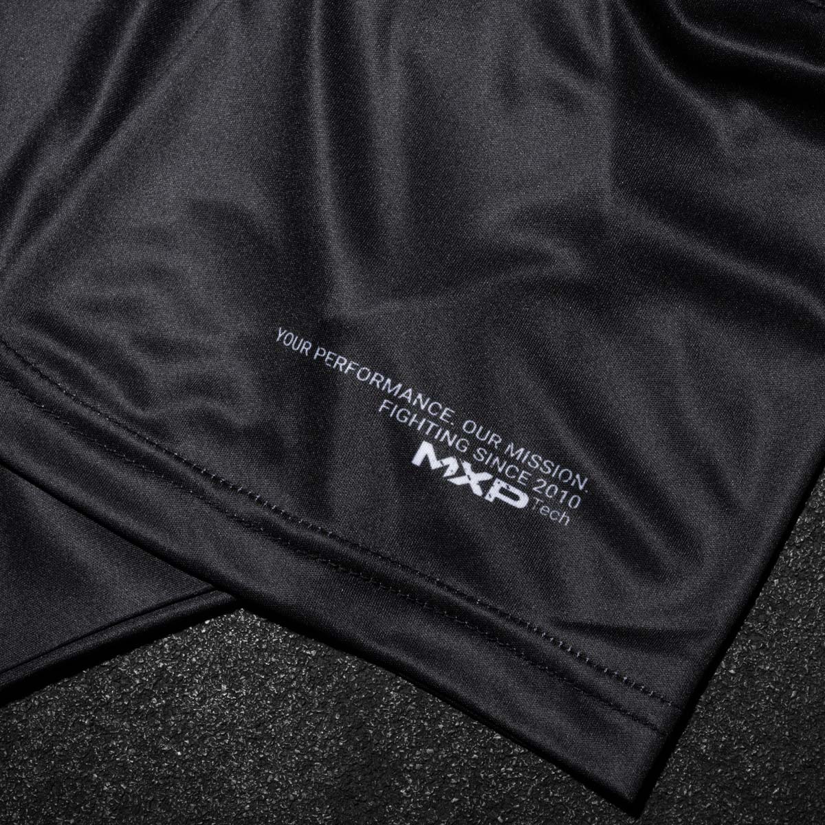 Das Phantom Athletics Training Shirt Evo Plus „Germany“ steht für Qualität und Style – eine Kombination aus leistungsstarkem Material und markantem Design.