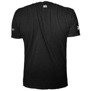Das Phantom Athletics Training Shirt Evo Plus „Supporter“ besteht aus schnelltrocknendem Polyester, das Feuchtigkeit effektiv ableitet – ideal für intensive Trainingseinheiten auf der Matte, am Sandsack oder im Ring.