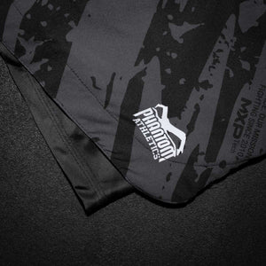 Fightshorts von Phantom Athletics mit integriertem Innenshort für optimalen Support bei schnellen Bewegungen im MMA, BJJ oder Kickboxen. Das graue Tarnmuster steht für Stärke, Fokus und Kontrolle im Training.