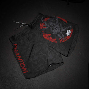 Die Phantom Athletics Fightshorts Fusion-R Samurai kombinieren asiatisch inspiriertes Design mit kompromissloser Funktionalität. Perfekt für MMA, Grappling und anspruchsvolles Kampfsporttraining – optisch wie technisch ein Statement.