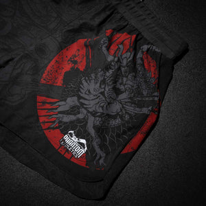 Ob du auf der Matte rollst, am Sandsack arbeitest oder dich auf deinen nächsten MMA-Fight vorbereitest – die Phantom Athletics Fusion-R Fightshorts im Samurai-Design begleiten dich zuverlässig. Der seitliche Schlitz unterstützt schnelle Beinbewegungen, während der breite Klettverschluss sicheren Halt garantiert. Perfekt für No-Gi, K1, Luta Livre und mehr.
