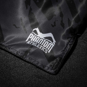 Phantom Athletics Shorts im Tiger-Camo-Look für Muay Thai, K1 und Kickboxen. Der breite Bund garantiert perfekten Halt, während das Design deinen Kampfgeist unterstreicht.
