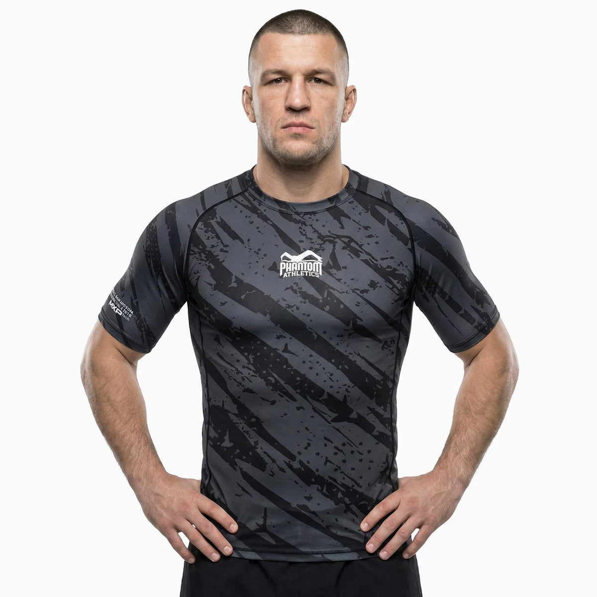 Hochwertiger Phantom Athletics Rashguard EVO Camo Tiger Gray mit ergonomischem Schnitt und 4‑Wege‑Stretch, ideal für MMA‑Training, Grappling, Jiu‑Jitsu und intensive Bodenkampf‑Einheiten.