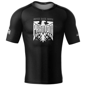 Hochwertiger Rashguard Germany Shortsleeve von Phantom Athletics – eng geschnitten aus Performance‑Material mit Deutschland‑Adler und optimal für MMA, Grappling oder Boxtraining.