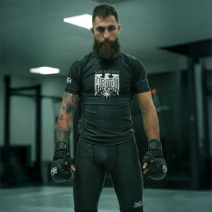 Premium Rashguard Germany Shortsleeve von Phantom Athletics – schnittiges Kurzarm‑Design, schweißableitend und markante Team‑Germany‑Optik für ambitionierte Athleten im Kampfsport.