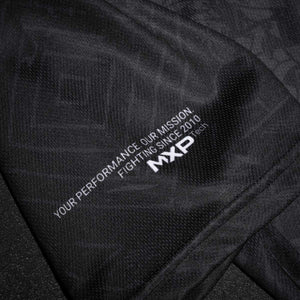 Performance-Shirt für Kampfsportler, die auf Stil und Funktion setzen. Ideal für Muay Thai, Brazilian Jiu-Jitsu oder klassisches Boxtraining – das Aztec Design unterstreicht deinen individuellen Fighter-Style.