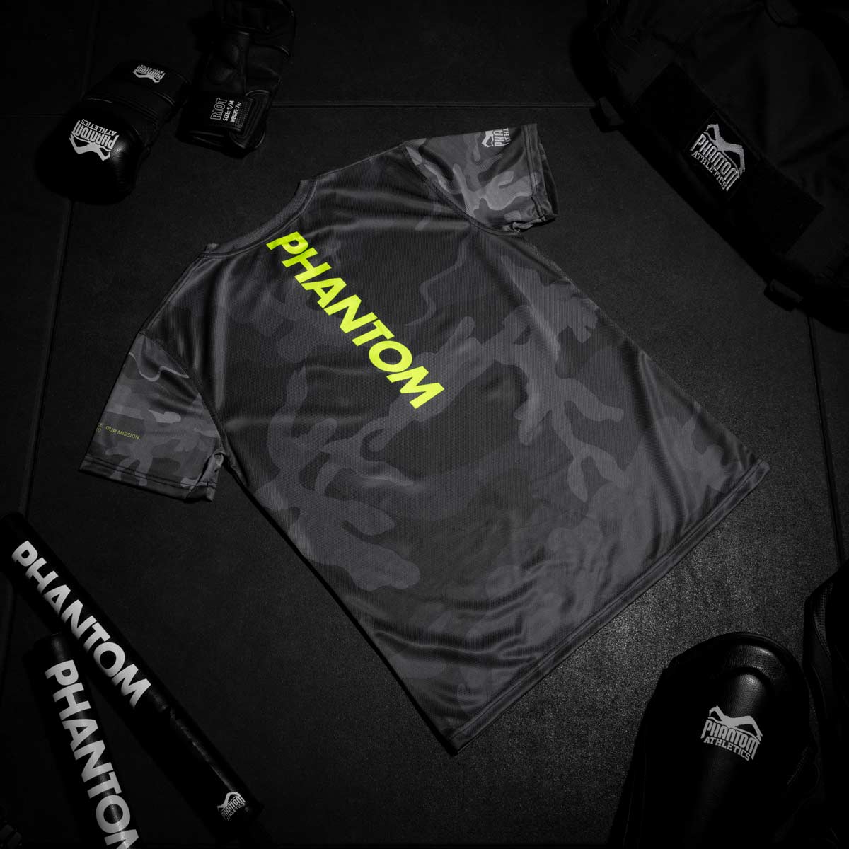 Funktionales Phantom Athletics Shirt &quot;Evo Neon&quot;, ideal für Kampfsportler. Schweißableitendes Material sorgt für ein trockenes Tragegefühl bei Workouts.