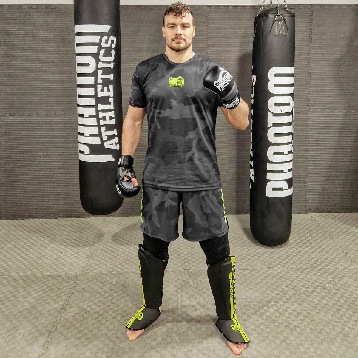 Leichtes und strapazierfähiges Trainingsshirt &quot;Evo Neon&quot; von Phantom Athletics, ideal für Wettkämpfe und Trainingseinheiten.