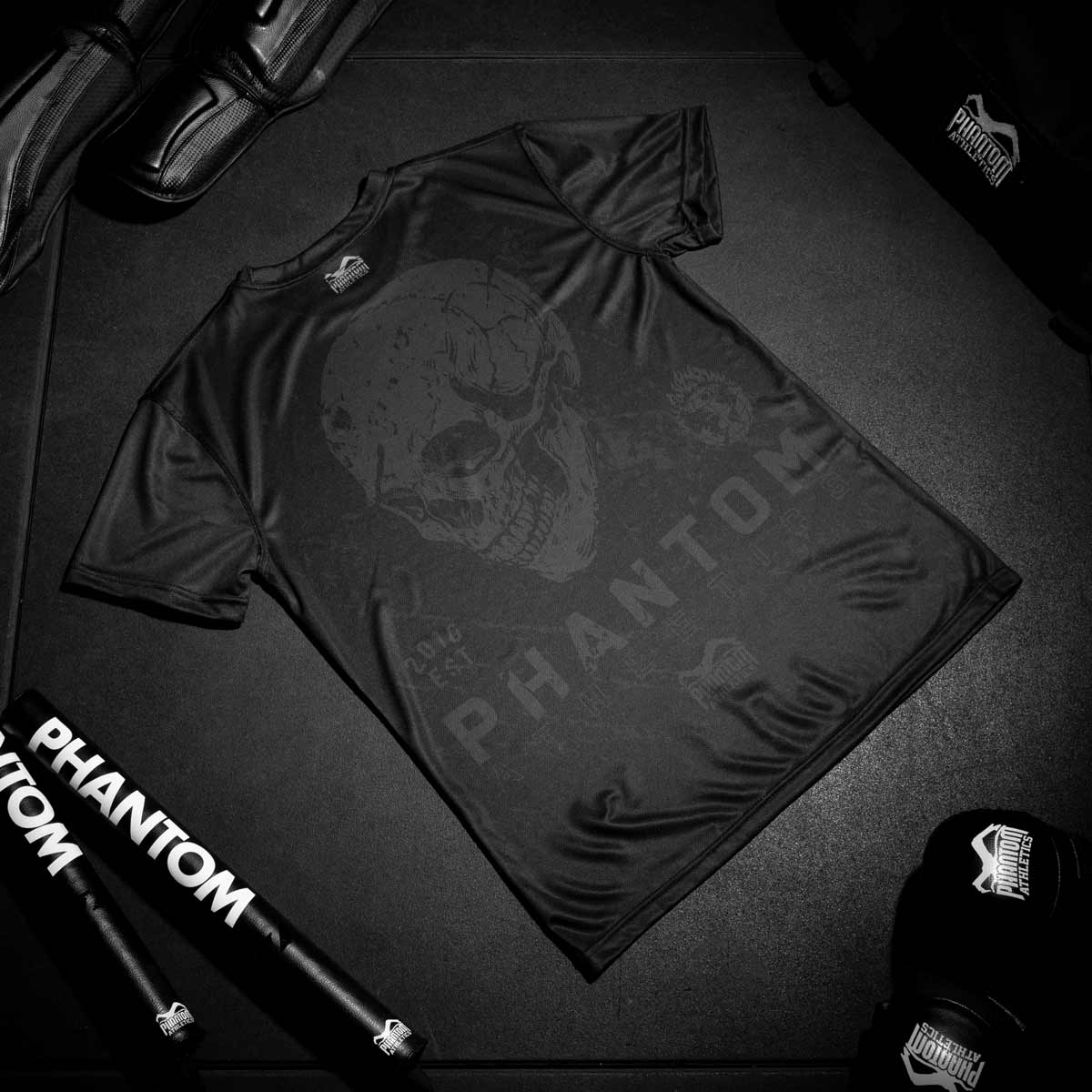 Phantom FIGHT Shirt im Skull Design mit Totenkopf. Ideal für  dein Kampfsporttraining. 