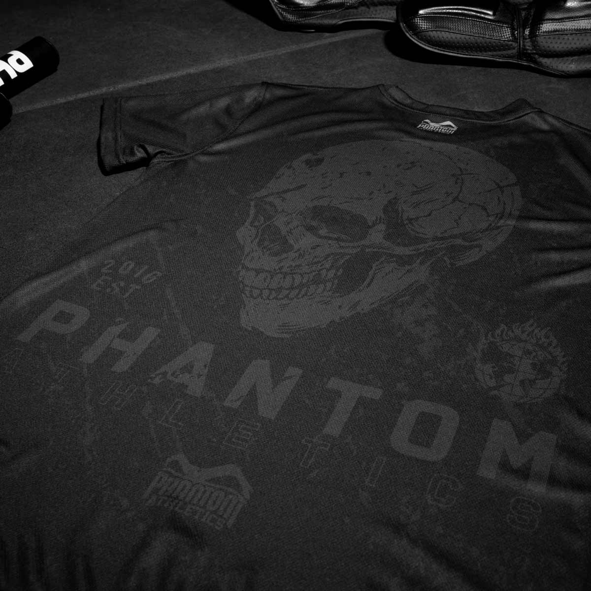 Phantom FIGHT Shirt im Skull Design mit Totenkopf. Ideal für  dein Kampfsporttraining. 