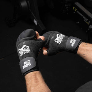 Die Phantom Athletics Fastwraps sind die perfekte Kombination aus schneller Anwendung und professionellem Schutz im Kampfsport. Ideal für Boxen, Muay Thai und MMA – bieten sie starken Halt und zuverlässigen Knöchelschutz bei jedem Training.