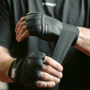 Dank des ergonomischen Designs mit offenen Fingern ermöglichen die Fastwraps Lite von Phantom Athletics uneingeschränkte Bewegungsfreiheit und Komfort während des Trainings.