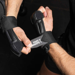 Mit den Fastwraps Lite erhältst du eine praktische Alternative zu klassischen Boxbandagen. Einfaches Anlegen, stabiler Sitz und guter Knöchelschutz machen sie zur idealen Wahl für dein tägliches Training.
