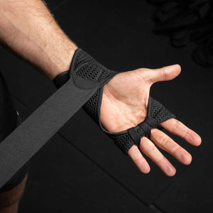 Phantom Athletics liefert mit den Fastwraps Pro Innenhandschuhen der Spitzenklasse – für maximale Unterstützung beim Kampfsport. Ob Boxen, MMA oder Thaiboxen – diese Bandagen sorgen für Stabilität, Sicherheit und Komfort bei jeder Bewegung.