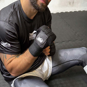 Die Fastwraps Pro von Phantom Athletics kombinieren Funktionalität und Stil. Mit integriertem Gelpolster und sicherem Klettverschluss bieten sie optimalen Schutz bei jedem Schlag.