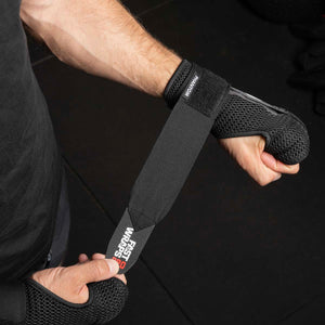 Die Fastwraps Pro schützen Handgelenke, Knöchel und Mittelhand zuverlässig bei jeder Trainingseinheit. Entwickelt für Fighter, die Wert auf professionelle Ausrüstung und langlebige Performance legen.