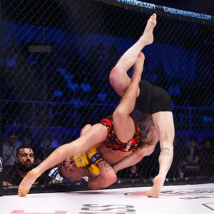 Diese Fightshorts kombinieren auffälliges Design mit funktionaler Performance. Perfekt geeignet für dynamische Trainingseinheiten, Sparring und Wettkampf im Kampfsport.