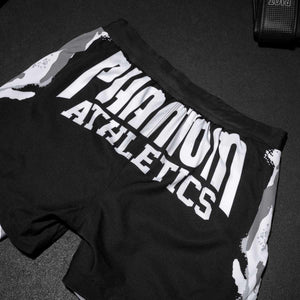 Die Fightshorts FUSION 2in1 Warfare - Urban Camo sind atmungsaktiv und schnelltrocknend, ideal für lange Trainingseinheiten in MMA, BJJ und Muay Thai. Dank der integrierten Kompressionshose bieten die Shorts optimalen Halt und fördern die Erholung der Muskulatur während und nach dem Training.